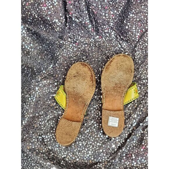 Saks Fifth Avenue flip flops - Picture 4 of 6